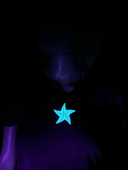 UV-aktive Seestern-Halskette in Neonblau
