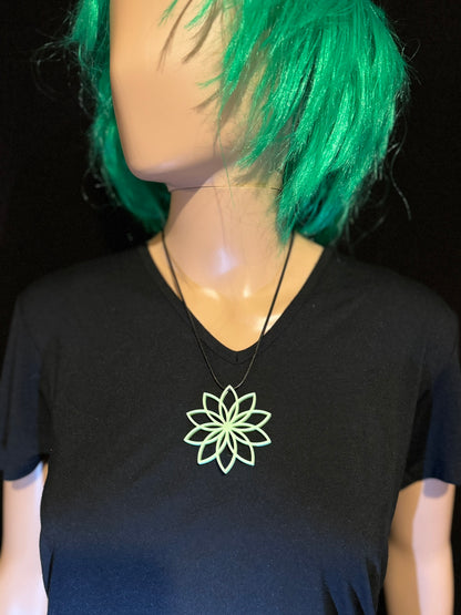 UV-aktive Lotus-Halskette in Neongrün